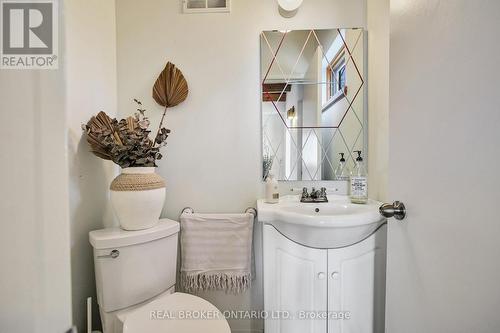 33 St Vincent Street, Barrie, ON - Indoor Photo Showing Bathroom