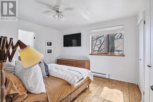 33 St Vincent Street, Barrie, ON - Indoor Photo Showing Bedroom