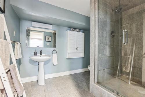 1307 Pelham Street, Fonthill, ON - Indoor Photo Showing Bathroom