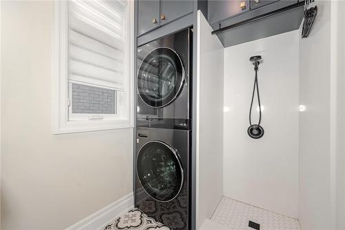 28 Lavender Valley Road, King City, ON - Indoor Photo Showing Laundry Room