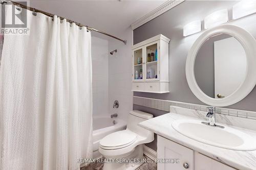 9 Greenhills Square, Brampton, ON - Indoor Photo Showing Bathroom
