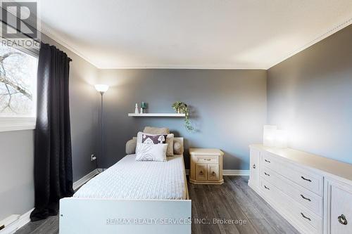 9 Greenhills Square, Brampton, ON - Indoor Photo Showing Bedroom