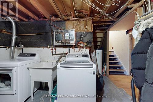 9 Greenhills Square, Brampton, ON - Indoor Photo Showing Laundry Room