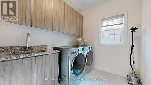 155 Wainfleet Crescent, Vaughan, ON - Indoor Photo Showing Laundry Room