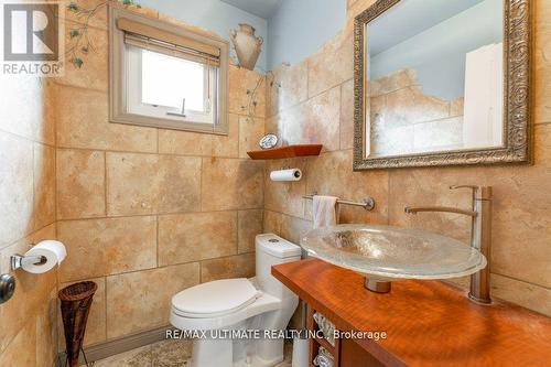 347 Alex Doner Drive, Newmarket, ON - Indoor Photo Showing Bathroom