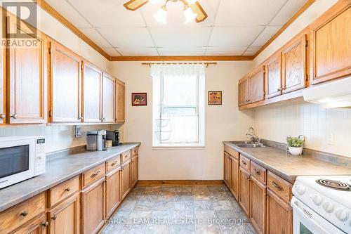 1497 7Th Line, Innisfil, ON - Indoor Photo Showing Kitchen With Double Sink