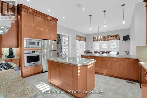 129 Duncan Road, Richmond Hill, ON - Indoor Photo Showing Kitchen With Double Sink