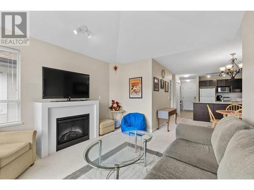 1089 Sunset Drive Unit# 407, Kelowna, BC - Indoor Photo Showing Living Room With Fireplace