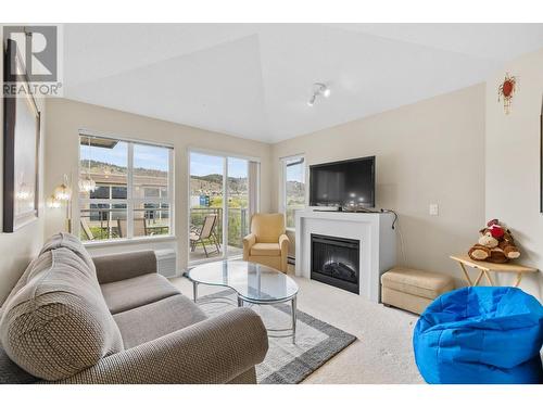 1089 Sunset Drive Unit# 407, Kelowna, BC - Indoor Photo Showing Living Room With Fireplace