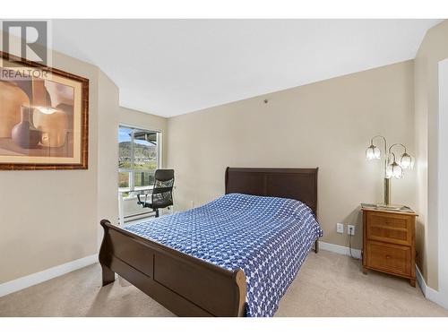 1089 Sunset Drive Unit# 407, Kelowna, BC - Indoor Photo Showing Bedroom