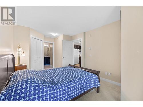 1089 Sunset Drive Unit# 407, Kelowna, BC - Indoor Photo Showing Bedroom