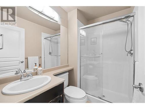 1089 Sunset Drive Unit# 407, Kelowna, BC - Indoor Photo Showing Bathroom