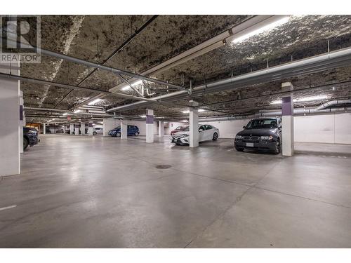 1089 Sunset Drive Unit# 407, Kelowna, BC - Indoor Photo Showing Garage