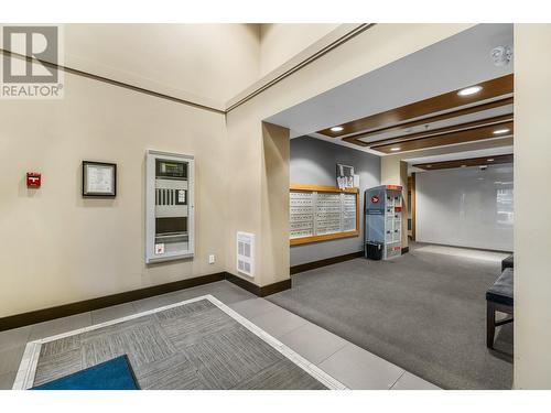 1089 Sunset Drive Unit# 407, Kelowna, BC - Indoor Photo Showing Other Room