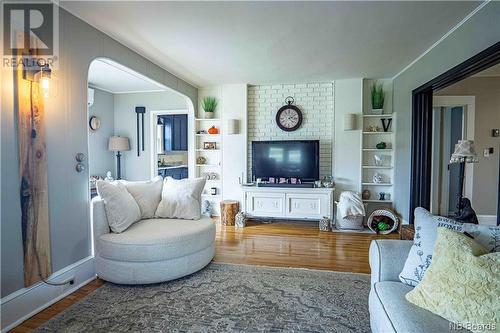 8 Wharf Road, Newcastle Creek, NB - Indoor Photo Showing Living Room
