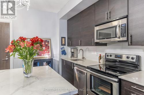 925 - 560 Front Street, Toronto, ON - Indoor Photo Showing Kitchen With Upgraded Kitchen