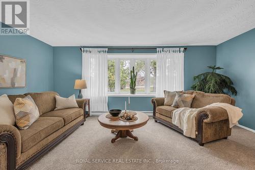 2962 Williamson Road, Hamilton Township, ON - Indoor Photo Showing Living Room