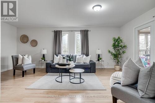 4825 Concession 3 Road, Clarington, ON - Indoor Photo Showing Living Room