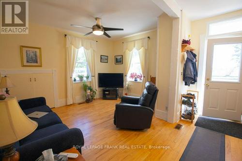 1248 Parkhill Road W, Peterborough, ON - Indoor Photo Showing Living Room