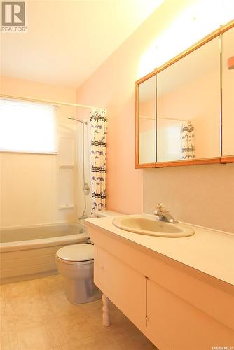 344 Myrtle Avenue, Yorkton, SK - Indoor Photo Showing Bathroom