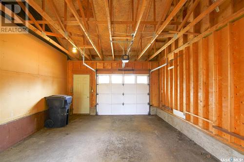 344 Myrtle Avenue, Yorkton, SK - Indoor Photo Showing Garage