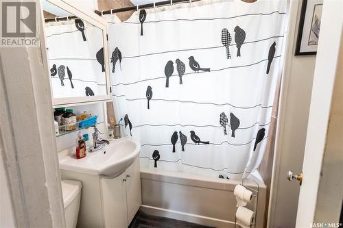 308 K Avenue N, Saskatoon, SK - Indoor Photo Showing Bathroom
