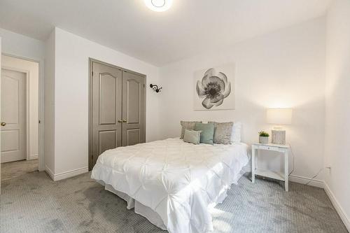 891 Kingsway Drive, Burlington, ON - Indoor Photo Showing Bedroom