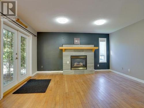 3396 Mackenzie Ave, Powell River, BC - Indoor Photo Showing Living Room With Fireplace