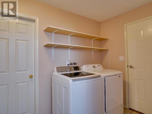 3396 Mackenzie Ave, Powell River, BC - Indoor Photo Showing Laundry Room