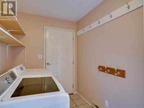 3396 Mackenzie Ave, Powell River, BC - Indoor Photo Showing Laundry Room