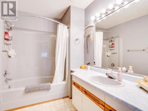 3396 Mackenzie Ave, Powell River, BC - Indoor Photo Showing Bathroom