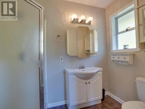 3396 Mackenzie Ave, Powell River, BC - Indoor Photo Showing Bathroom