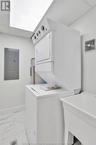 2550 Sandwich West Parkway Unit# 405, Lasalle, ON - Indoor Photo Showing Laundry Room