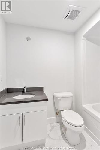 2550 Sandwich West Parkway Unit# 418, Lasalle, ON - Indoor Photo Showing Bathroom