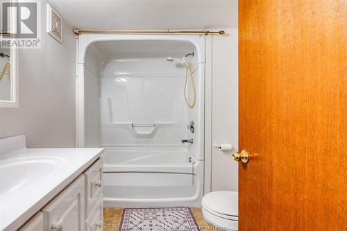 46 Regina, Lakeshore, ON - Indoor Photo Showing Bathroom