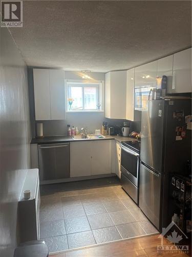 Apt 1 kitchen - 382 Brant Street, Ottawa, ON - Indoor Photo Showing Kitchen