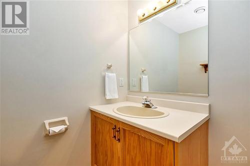 548 Loucks Drive, Russell, ON - Indoor Photo Showing Bathroom
