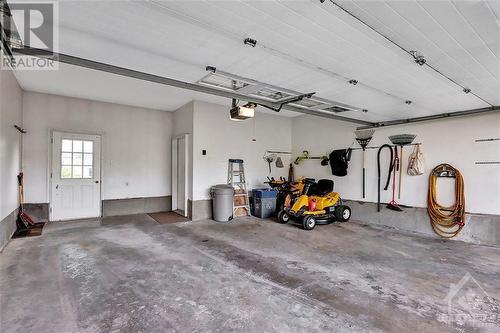 548 Loucks Drive, Russell, ON - Indoor Photo Showing Garage