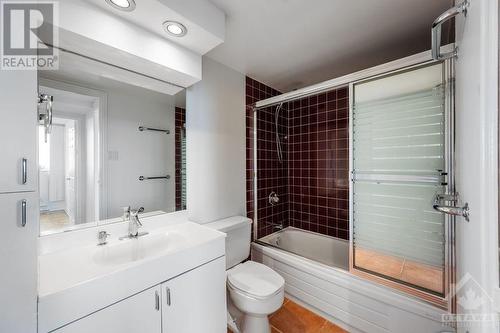 530 Laurier Avenue W Unit#2305, Ottawa, ON - Indoor Photo Showing Bathroom