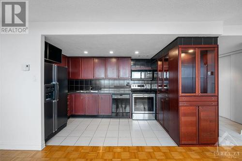 530 Laurier Avenue W Unit#2305, Ottawa, ON - Indoor Photo Showing Kitchen