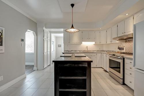 2344 Woodward Avenue, Burlington, ON - Indoor Photo Showing Kitchen With Upgraded Kitchen