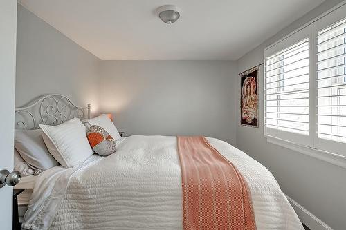 2344 Woodward Avenue, Burlington, ON - Indoor Photo Showing Bedroom