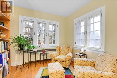 430 Hamilton Avenue S, Ottawa, ON - Indoor Photo Showing Living Room