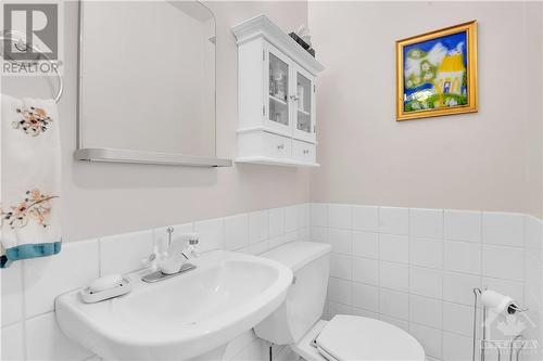 430 Hamilton Avenue S, Ottawa, ON - Indoor Photo Showing Bathroom