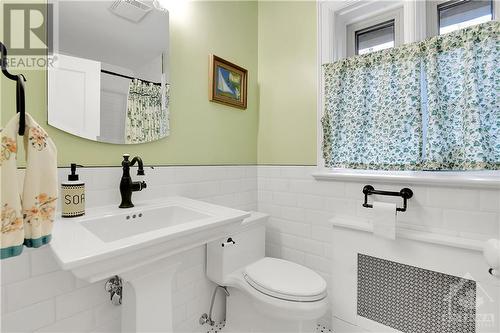430 Hamilton Avenue S, Ottawa, ON - Indoor Photo Showing Bathroom