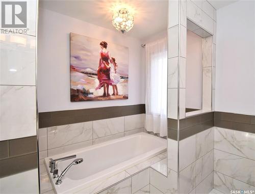 215 Sunset Bay, Estevan Rm No. 5, SK - Indoor Photo Showing Bathroom