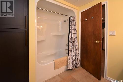 215 Sunset Bay, Estevan Rm No. 5, SK - Indoor Photo Showing Bathroom