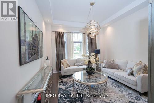 51 Classic Drive, Brampton, ON - Indoor Photo Showing Living Room