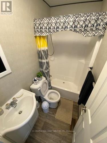 Stan027 - 1235 Villiers Line, Otonabee-South Monaghan, ON - Indoor Photo Showing Bathroom