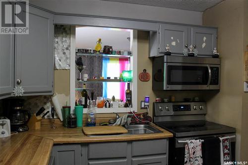 266 St John Street, Regina, SK - Indoor Photo Showing Kitchen With Double Sink